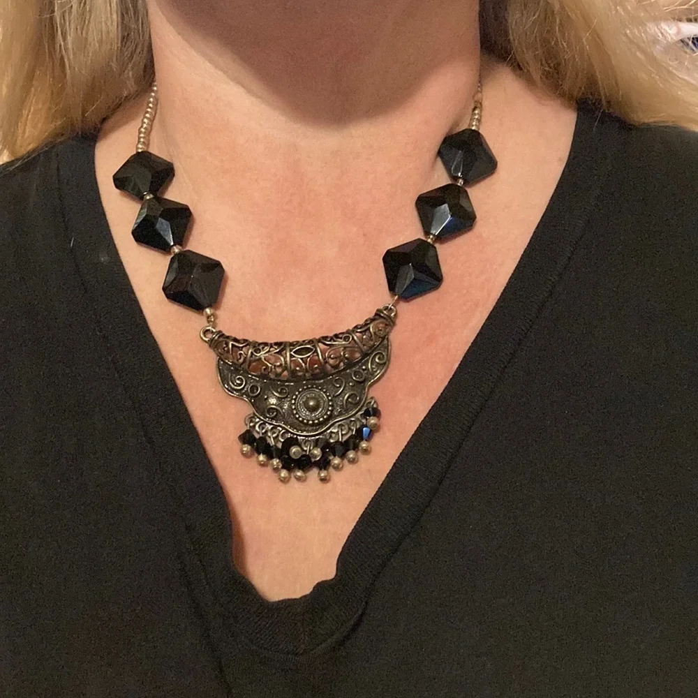 Elegant Black and Silver Necklace Set